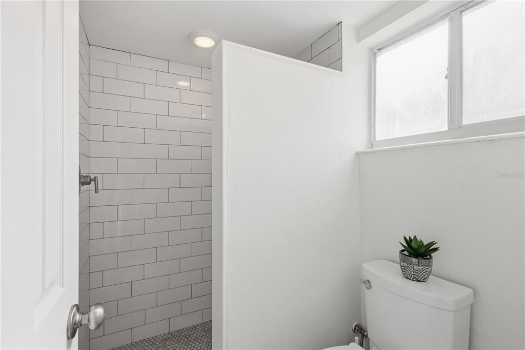 For Sale: $689,900 (2 beds, 2 baths, 1081 Square Feet)