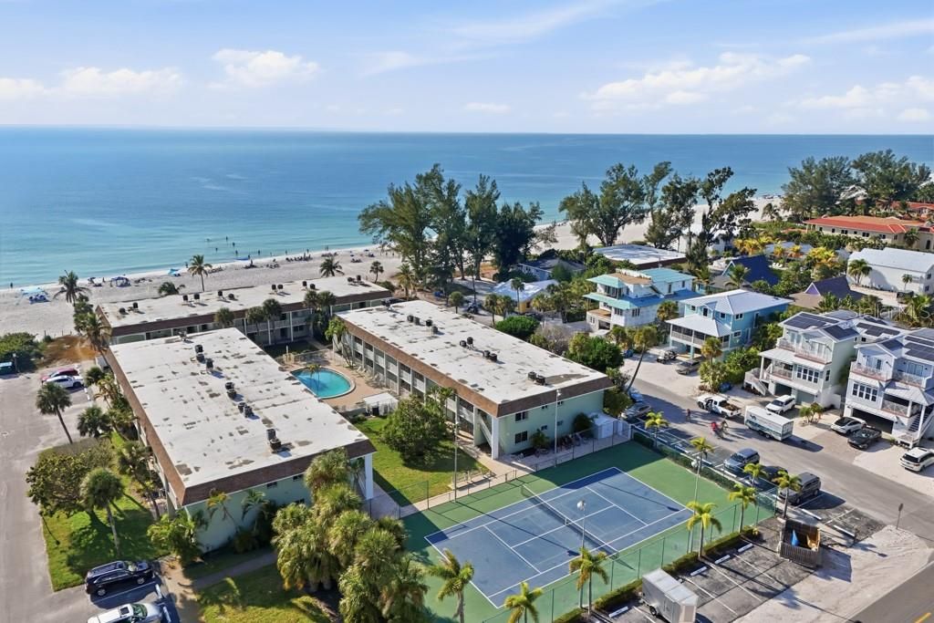 For Sale: $689,900 (2 beds, 2 baths, 1081 Square Feet)