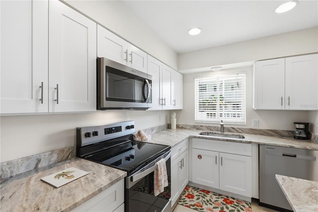 For Sale: $689,900 (2 beds, 2 baths, 1081 Square Feet)