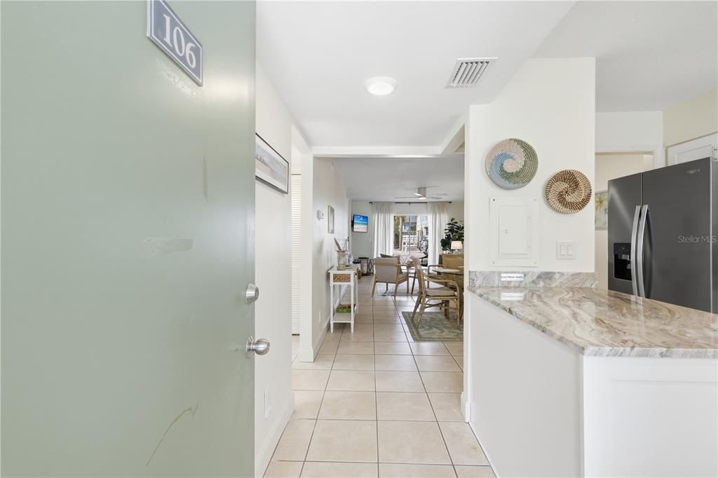 For Sale: $689,900 (2 beds, 2 baths, 1081 Square Feet)