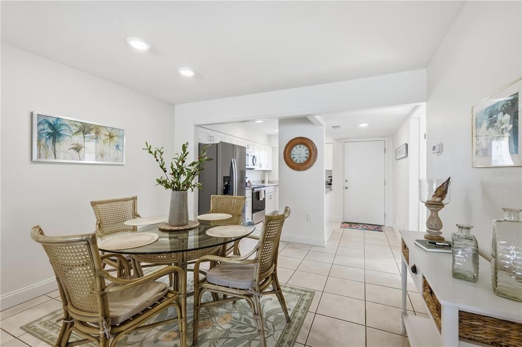 For Sale: $689,900 (2 beds, 2 baths, 1081 Square Feet)