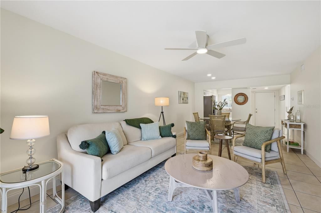 For Sale: $689,900 (2 beds, 2 baths, 1081 Square Feet)