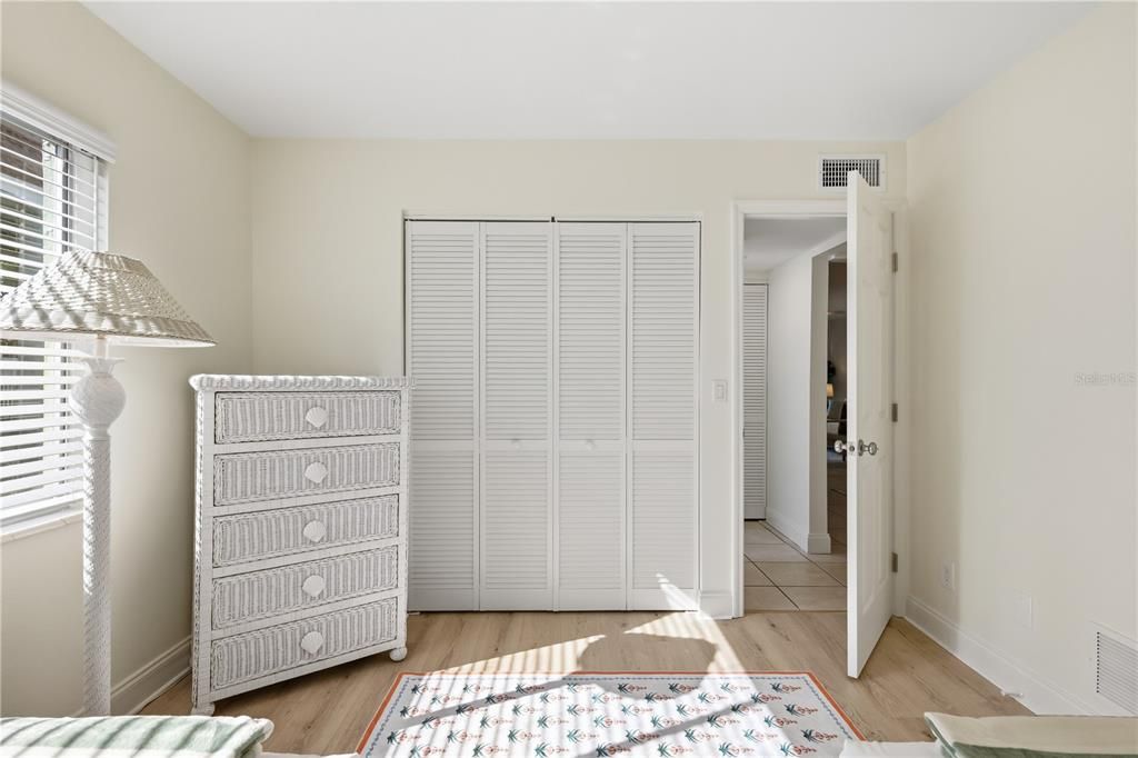 For Sale: $689,900 (2 beds, 2 baths, 1081 Square Feet)