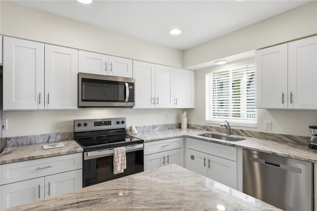 For Sale: $689,900 (2 beds, 2 baths, 1081 Square Feet)