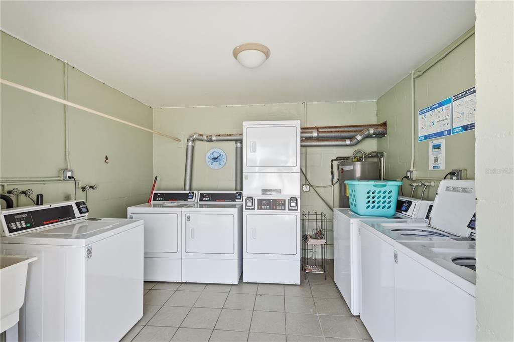 For Sale: $689,900 (2 beds, 2 baths, 1081 Square Feet)