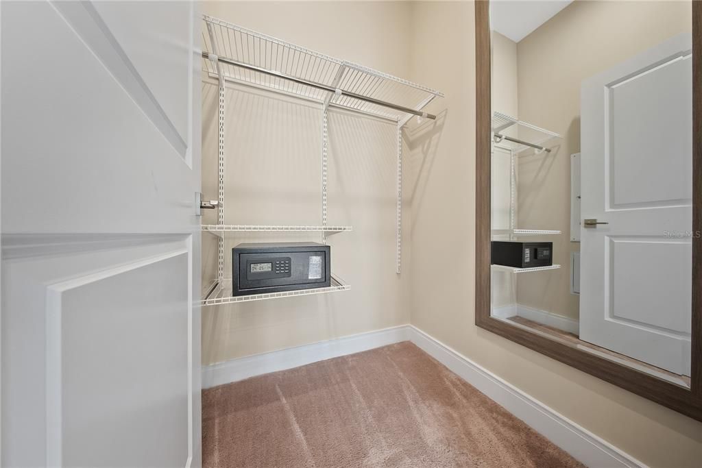 For Sale: $460,000 (4 beds, 4 baths, 2396 Square Feet)