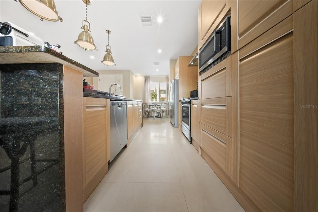 For Sale: $460,000 (4 beds, 4 baths, 2396 Square Feet)