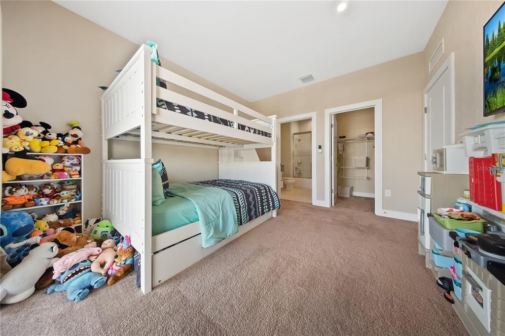 For Sale: $460,000 (4 beds, 4 baths, 2396 Square Feet)