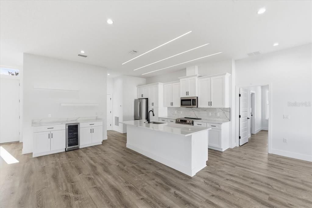 For Sale: $449,000 (3 beds, 3 baths, 1810 Square Feet)