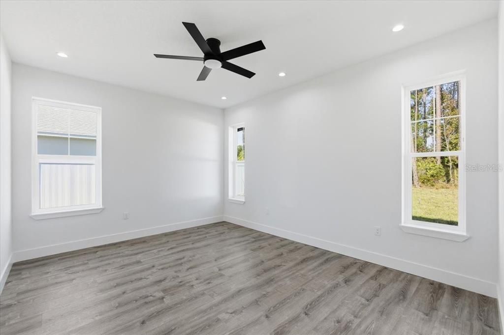 For Sale: $449,000 (3 beds, 3 baths, 1810 Square Feet)