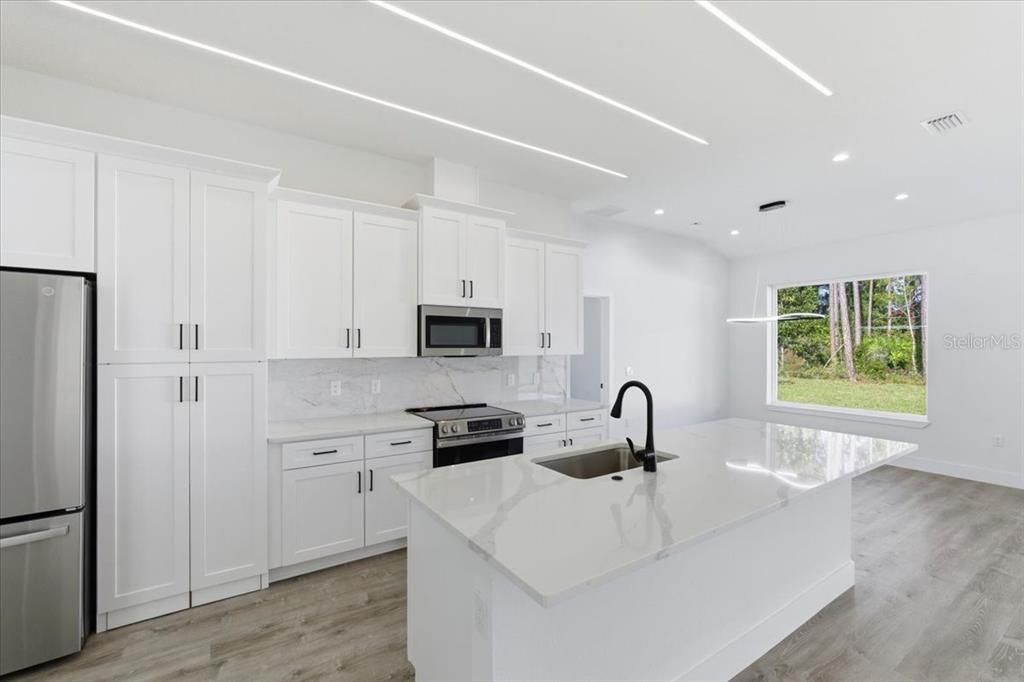 For Sale: $449,000 (3 beds, 3 baths, 1810 Square Feet)