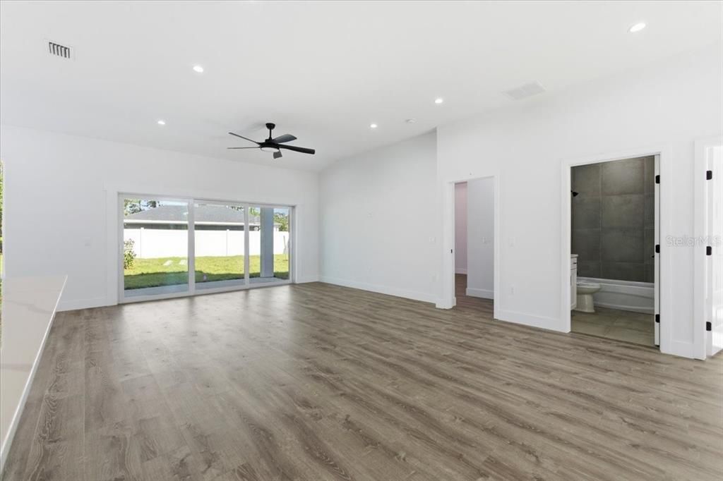 For Sale: $449,000 (3 beds, 3 baths, 1810 Square Feet)