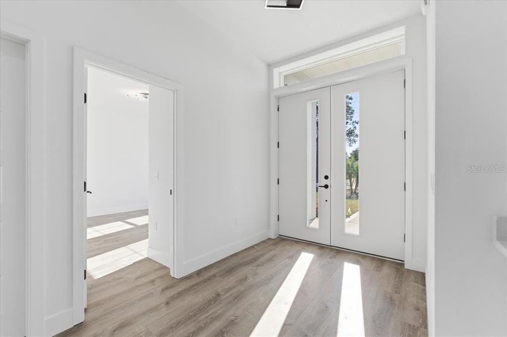 For Sale: $449,000 (3 beds, 3 baths, 1810 Square Feet)