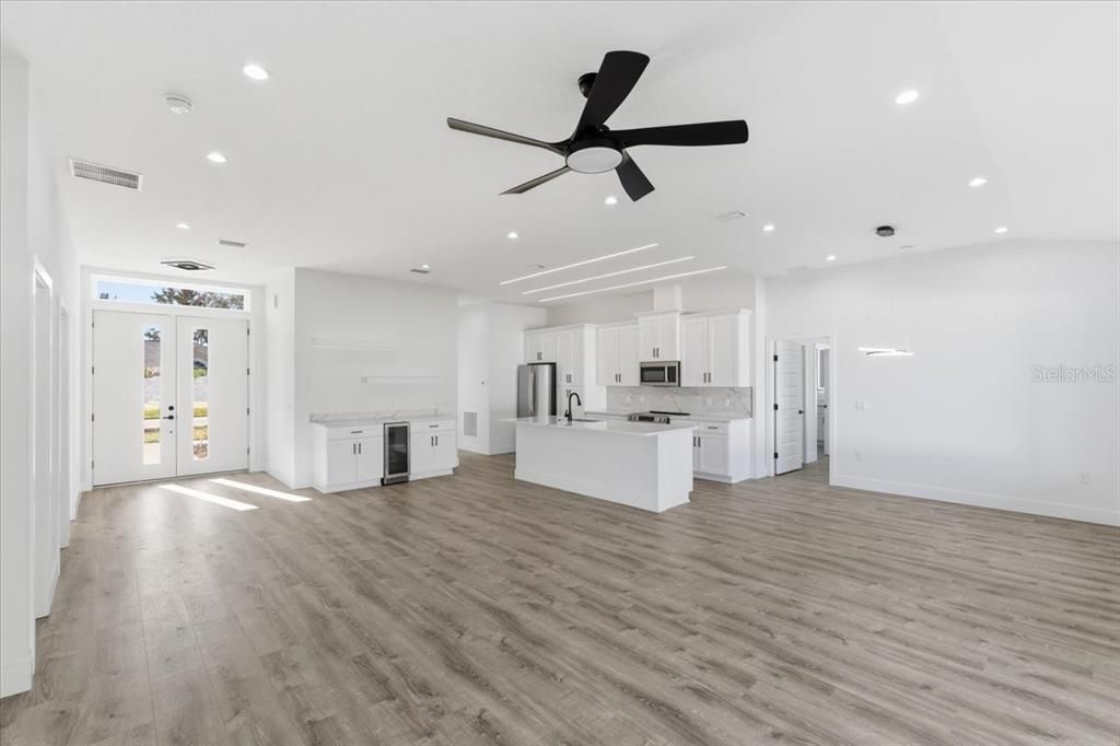 For Sale: $449,000 (3 beds, 3 baths, 1810 Square Feet)