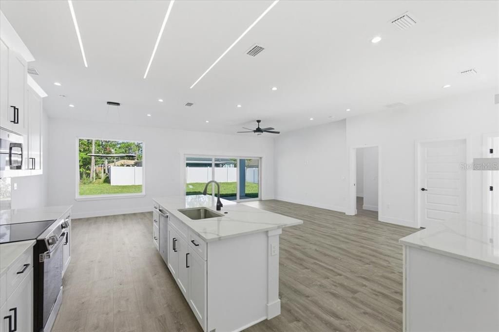 For Sale: $449,000 (3 beds, 3 baths, 1810 Square Feet)