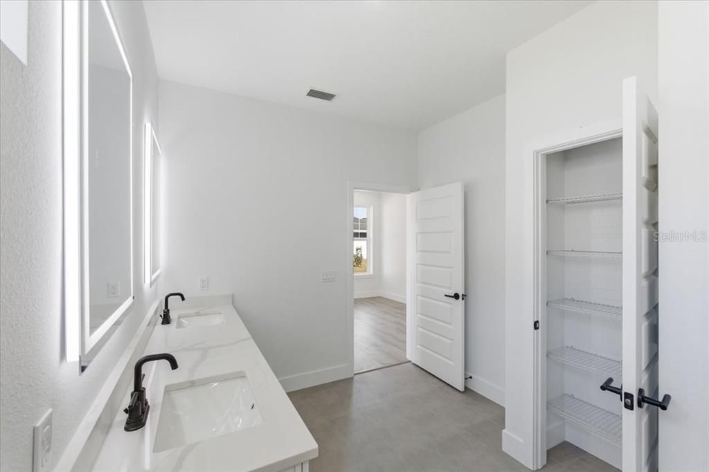 For Sale: $449,000 (3 beds, 3 baths, 1810 Square Feet)