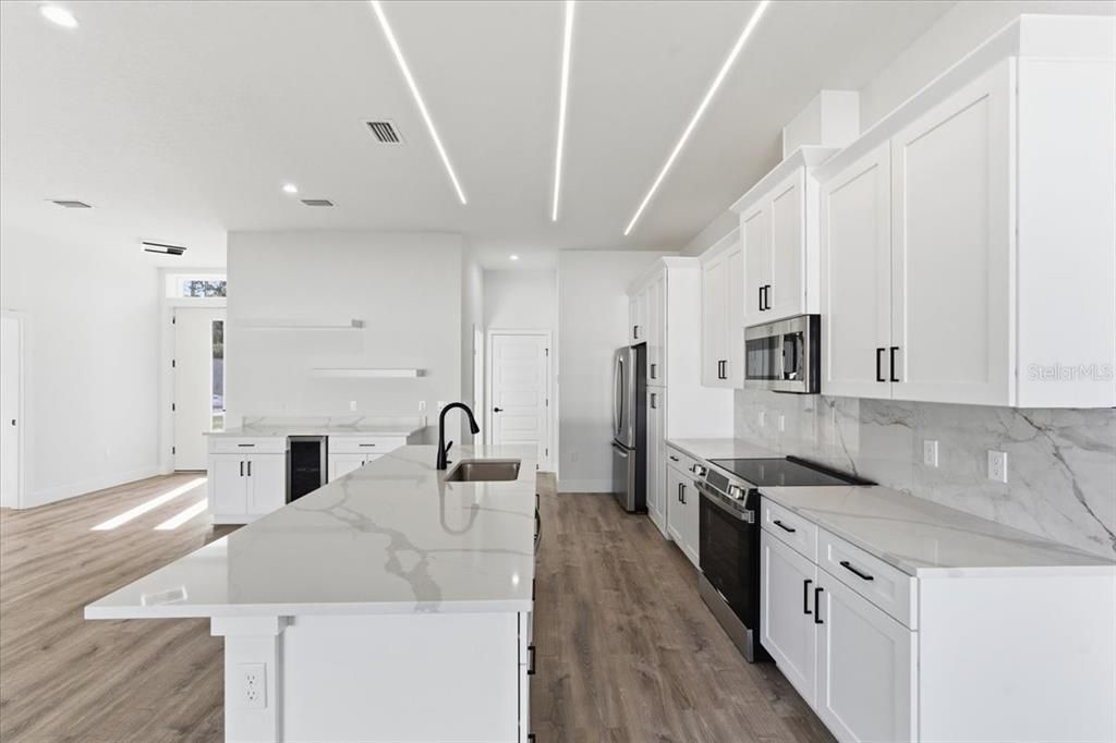 For Sale: $449,000 (3 beds, 3 baths, 1810 Square Feet)