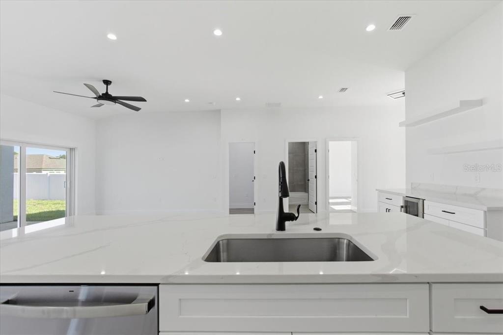 For Sale: $449,000 (3 beds, 3 baths, 1810 Square Feet)