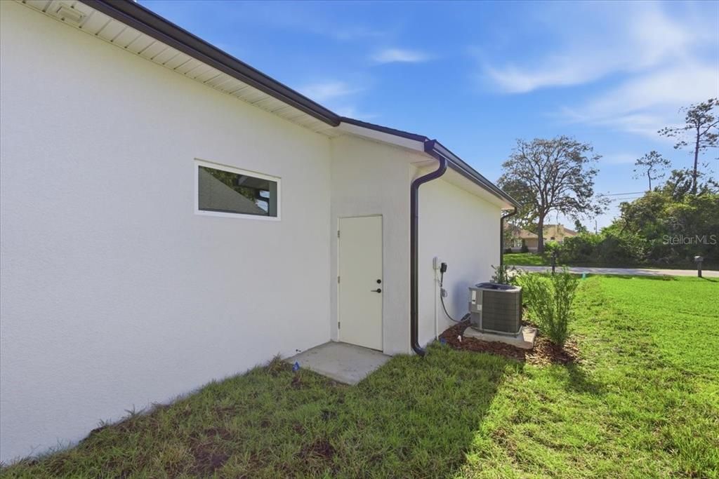 For Sale: $449,000 (3 beds, 3 baths, 1810 Square Feet)