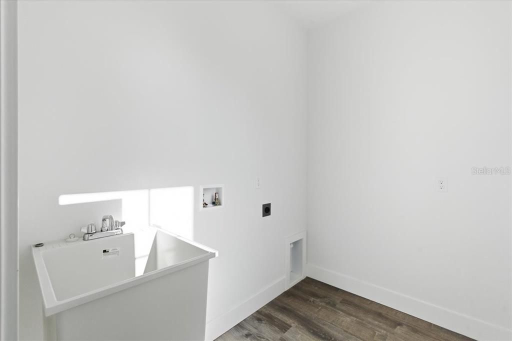 For Sale: $449,000 (3 beds, 3 baths, 1810 Square Feet)