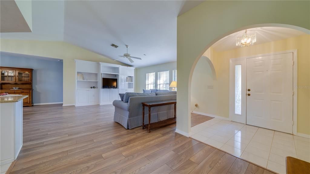 For Sale: $359,000 (3 beds, 2 baths, 1752 Square Feet)