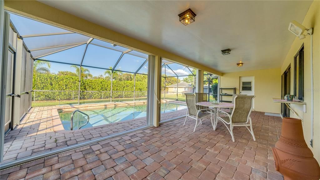 For Sale: $359,000 (3 beds, 2 baths, 1752 Square Feet)