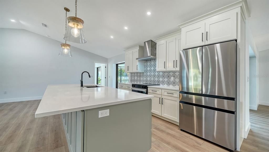 For Rent: $5,950 (3 beds, 3 baths, 2209 Square Feet)