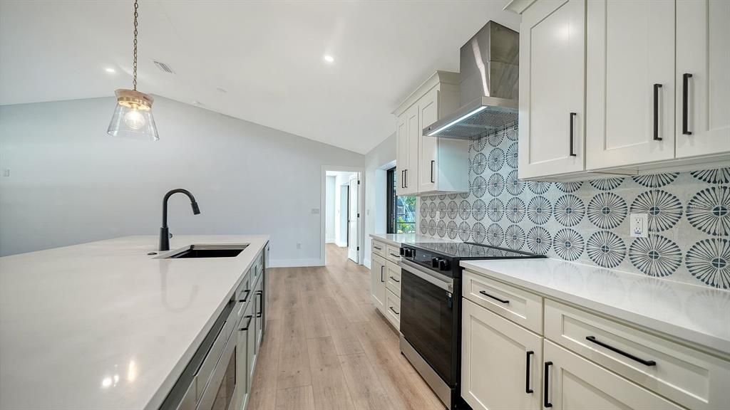 For Rent: $5,950 (3 beds, 3 baths, 2209 Square Feet)