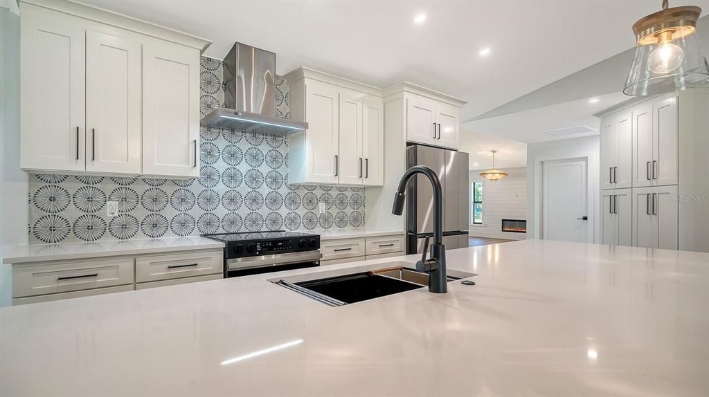 For Rent: $5,950 (3 beds, 3 baths, 2209 Square Feet)