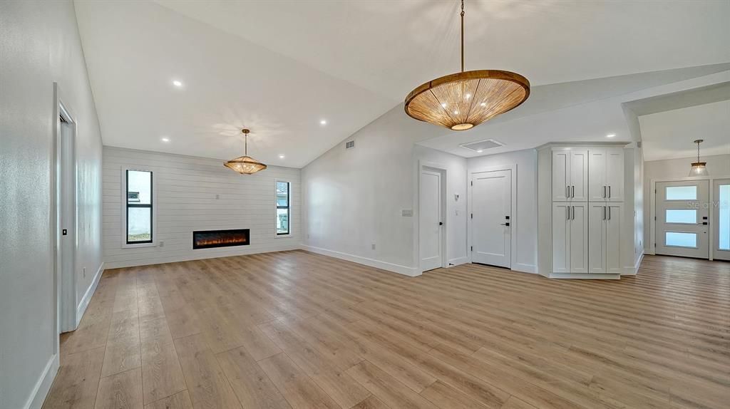 For Rent: $5,950 (3 beds, 3 baths, 2209 Square Feet)