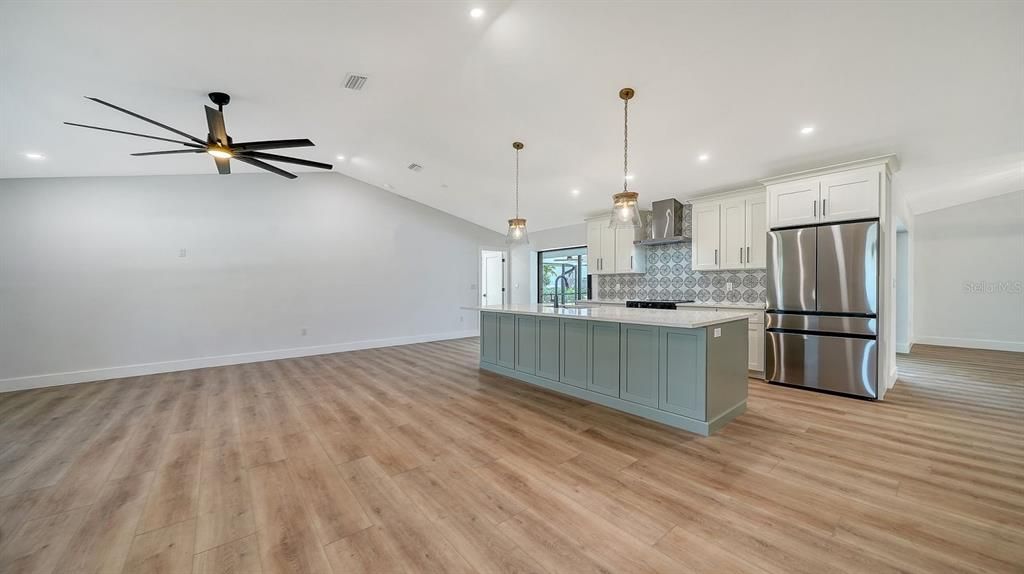 For Rent: $5,950 (3 beds, 3 baths, 2209 Square Feet)