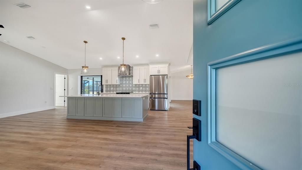 For Rent: $5,950 (3 beds, 3 baths, 2209 Square Feet)