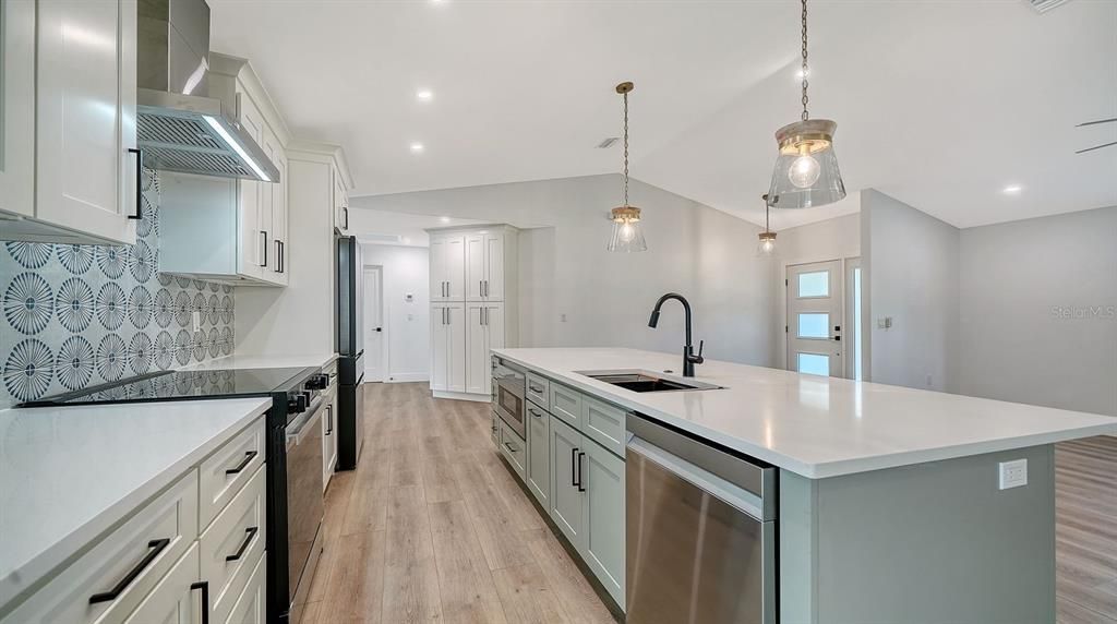 For Rent: $5,950 (3 beds, 3 baths, 2209 Square Feet)