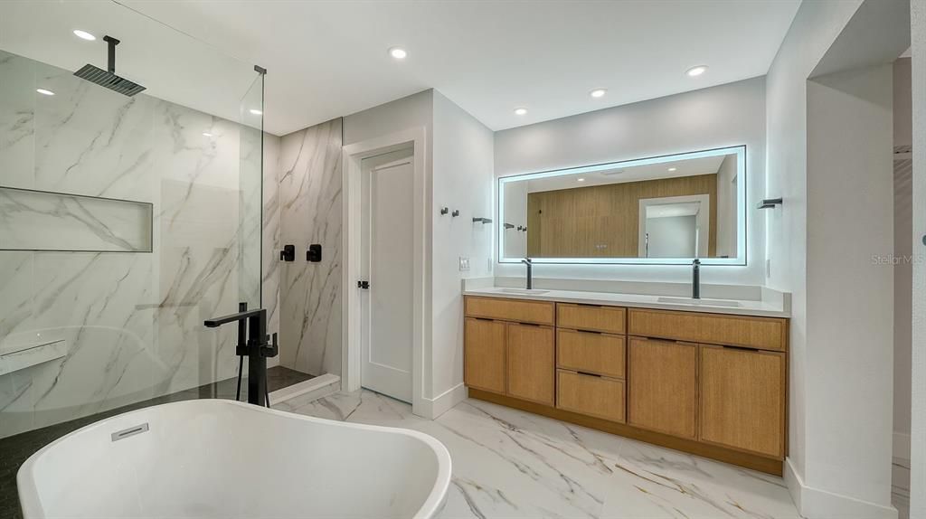 For Rent: $5,950 (3 beds, 3 baths, 2209 Square Feet)