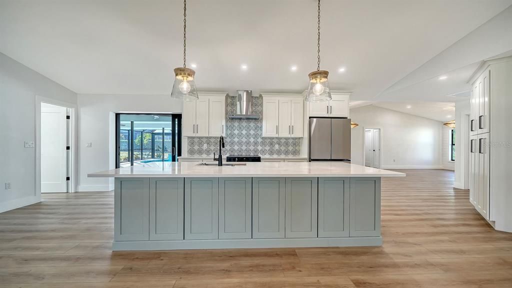 For Rent: $5,950 (3 beds, 3 baths, 2209 Square Feet)