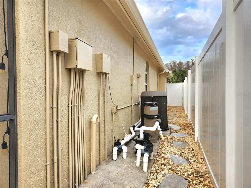 For Sale: $465,000 (4 beds, 2 baths, 2105 Square Feet)