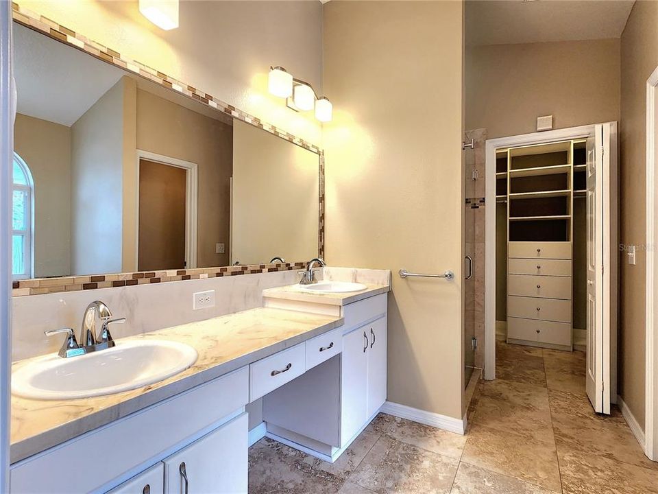 For Sale: $465,000 (4 beds, 2 baths, 2105 Square Feet)