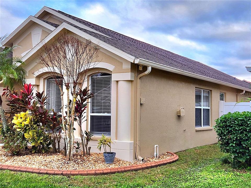 For Sale: $465,000 (4 beds, 2 baths, 2105 Square Feet)