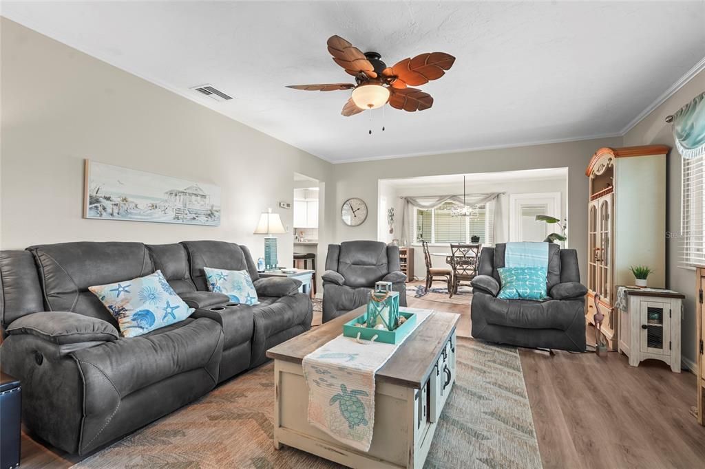 For Sale: $289,000 (2 beds, 2 baths, 1120 Square Feet)