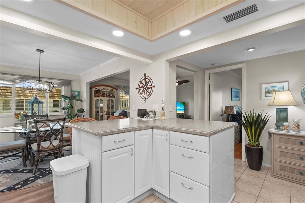 For Sale: $289,000 (2 beds, 2 baths, 1120 Square Feet)