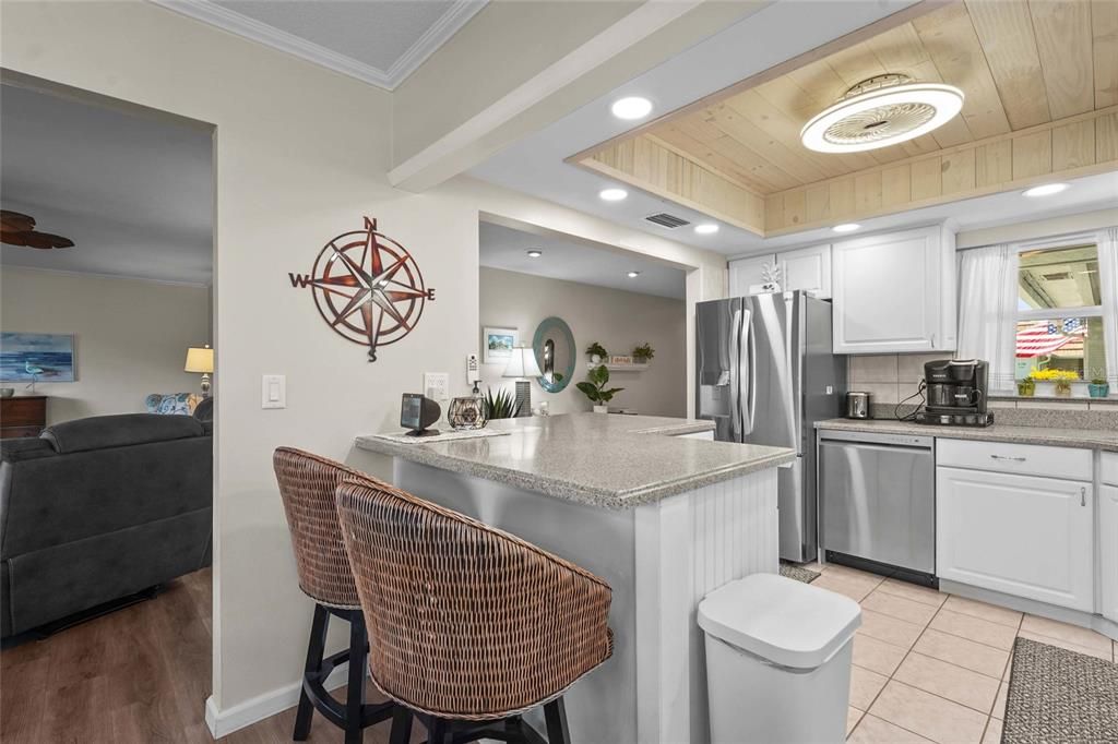 For Sale: $289,000 (2 beds, 2 baths, 1120 Square Feet)