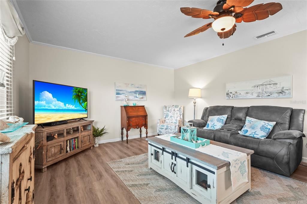 For Sale: $289,000 (2 beds, 2 baths, 1120 Square Feet)