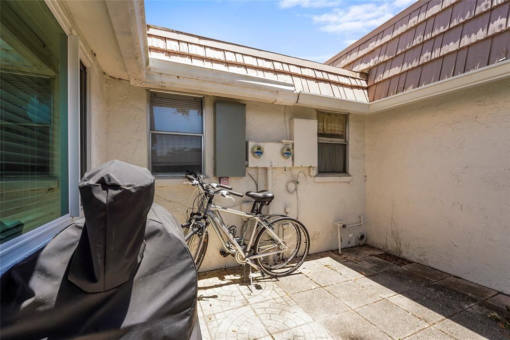 For Sale: $289,000 (2 beds, 2 baths, 1120 Square Feet)