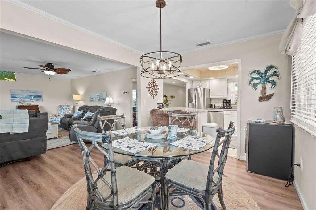 For Sale: $289,000 (2 beds, 2 baths, 1120 Square Feet)