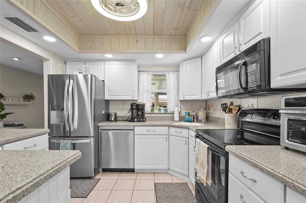 For Sale: $289,000 (2 beds, 2 baths, 1120 Square Feet)