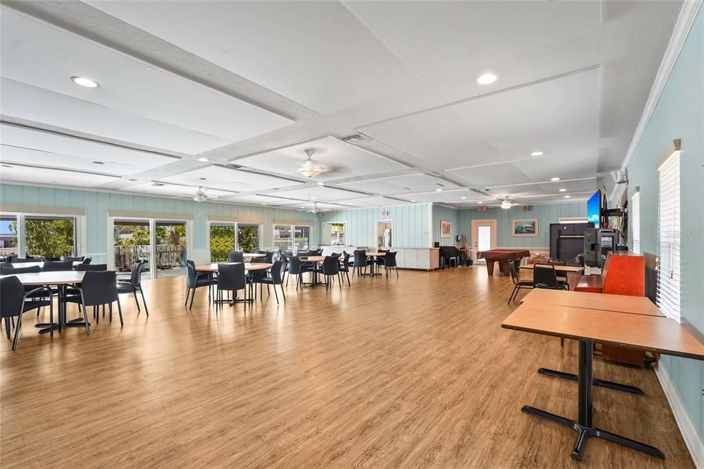 For Sale: $289,000 (2 beds, 2 baths, 1120 Square Feet)