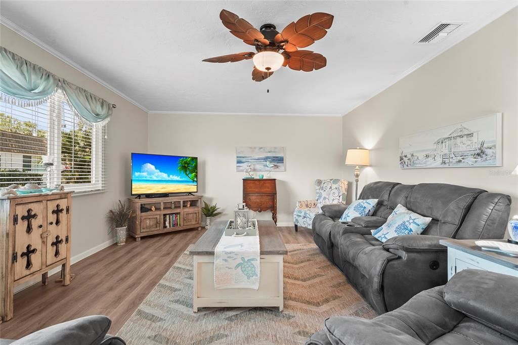 For Sale: $289,000 (2 beds, 2 baths, 1120 Square Feet)