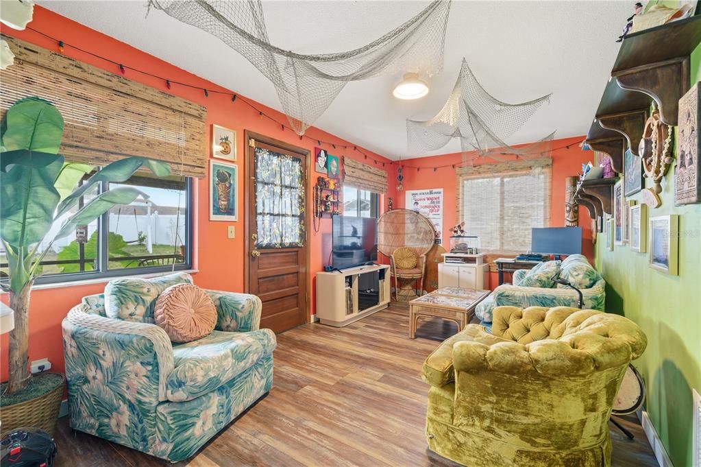 For Sale: $289,000 (3 beds, 2 baths, 1400 Square Feet)