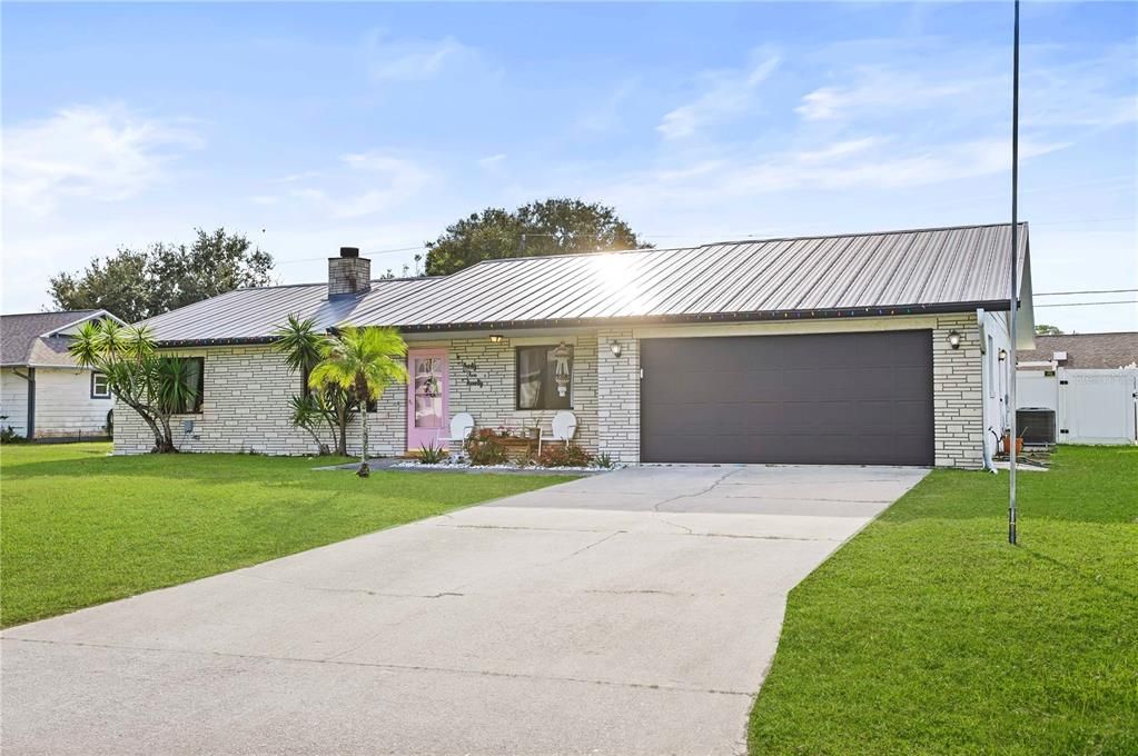 For Sale: $289,000 (3 beds, 2 baths, 1400 Square Feet)