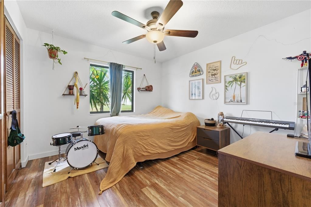 For Sale: $289,000 (3 beds, 2 baths, 1400 Square Feet)